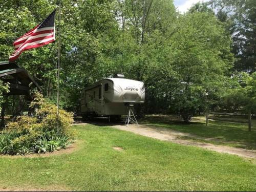 Wellsboro House | Water & Electric Site 30 Amp Pull trough up to 27