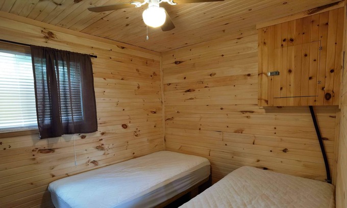 Lavigne Cottage | Water front cottages on lake Nippising