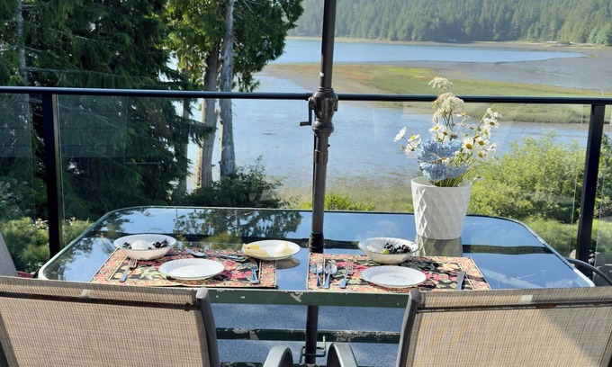 Ucluelet House | Water front house on Ucluelet Inlet