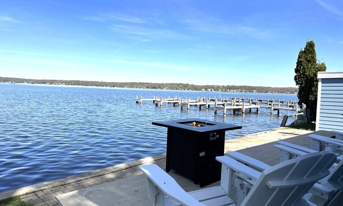 Colgate House | Water`s Edge Cottage