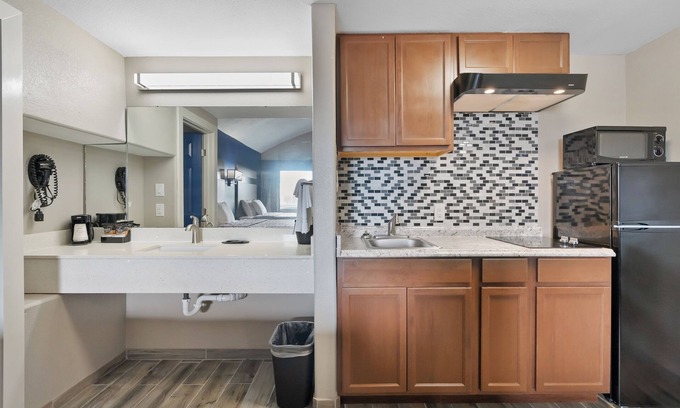 Rockport Hotel | Water view Beach House Kitchen Walk to Beach
