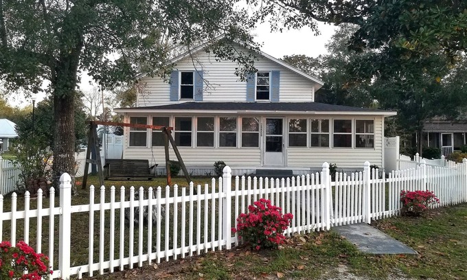 Orange Beach House | Water View Private Beach Access 2/2 in Orange Beach. 100 yrs old Newly Remodeled
