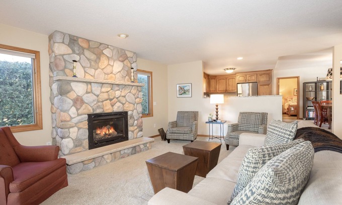 Lake Leelanau House | Water Views On Lake Leelanau! Great House for Entertaining. OPEN in WInter. Xmas