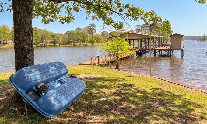 Zwolle House | Waterfront 3 bedroom home right outside North Toledo Bend State Park.