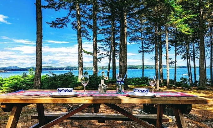 Hancock Point House | Waterfront, cabin, fire pit, romantic, hiking, heat/AC, Couples Cove Cottage