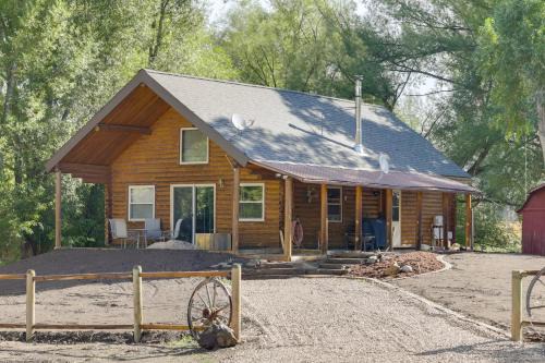 Sheridan House | Waterfront Cabin with Bighorn Mountain Views!