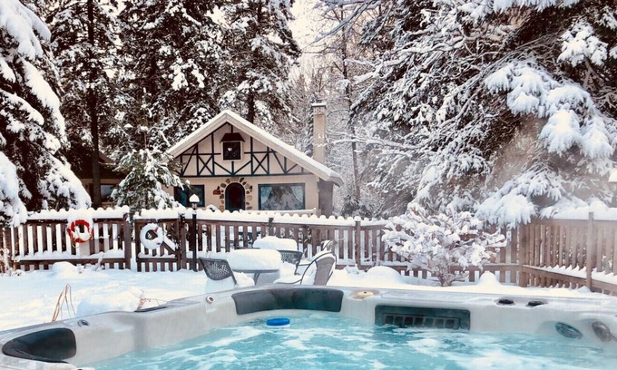 Val David Ski Chalet | Waterfront chalet - Lake La Sapiniere, Village Suisse Resort, heart of Val-David