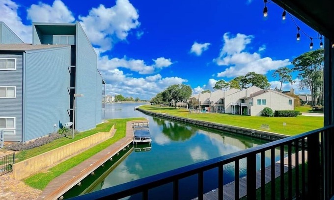 Walden on Lake Conroe Condo | Waterfront Condo 🏖️ Gorgeous View🚤