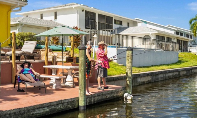 Caloosahatchee Condo | Waterfront Condo with Pool & Boat Slip