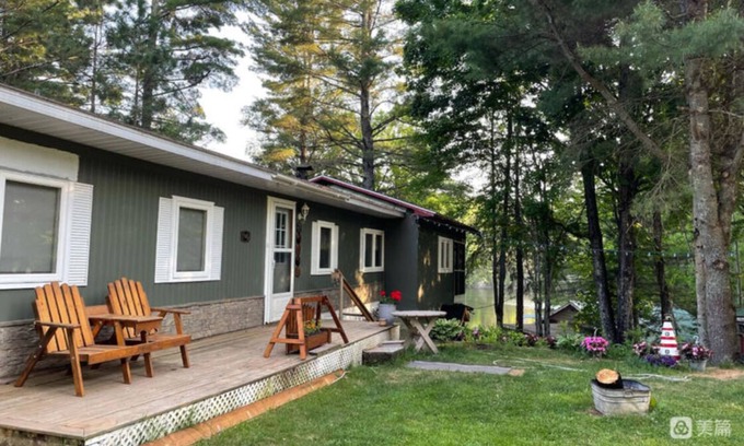 McArthurs Mills Cottage | Waterfront Cottage - Clear Lake STARLINK internet Crown Land Great Hike Fishing