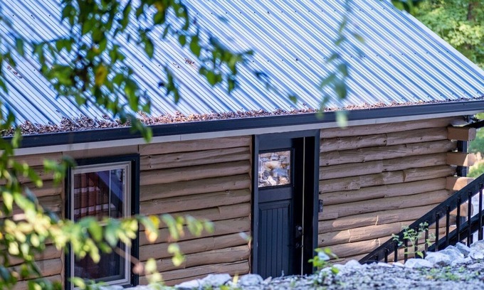 Westview Cabin | Waterfront Cozy Log Cabin on Rough River Lake