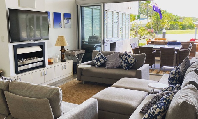 Gold Coast House | Waterfront Escape: The Shed on South Stradbroke Island