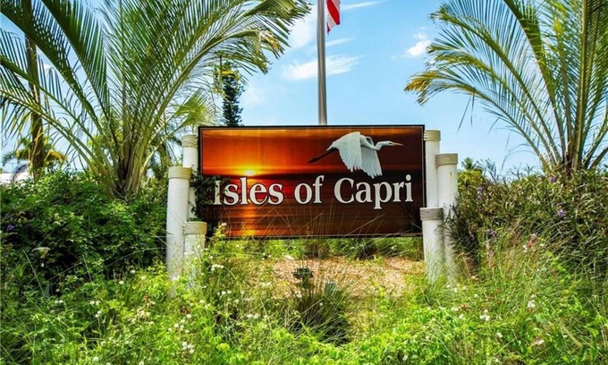 Isles of Capri House | Waterfront - Gulf Access - Pool - Boat dock - kayak - Golf cart - Bicycles