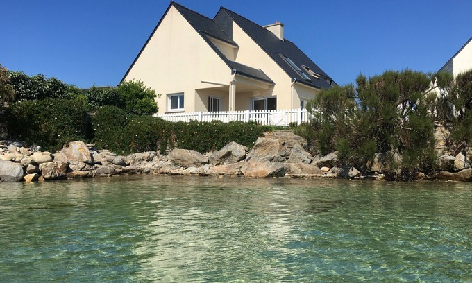 Roscoff House | WATERFRONT HOME