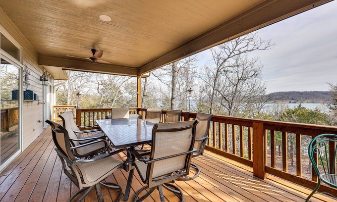 Lost Bridge Village House | Waterfront Home on Beaver Lake w/2 Decks!