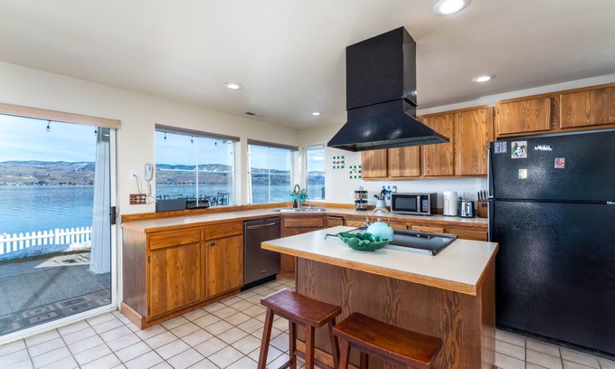 Chelan House | Waterfront Home on Lake Chelan, Pet Friendly!