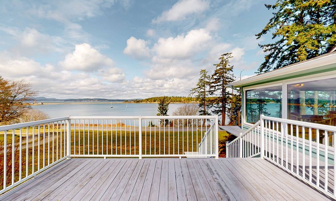 Lopez Island House | Waterfront home on Fisherman Bay with amazing deck, sunset view, & Ping-Pong