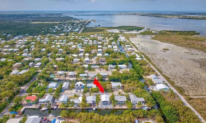 Eden Pines House | Waterfront Home with easy access to Pine Channel. Wi-Fi, 60ft seawall, Tiki Hut