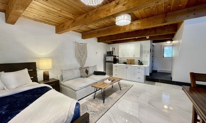 Ucluelet Hotel | Waterfront | Hot Tub | Firepit | King Bed - 6H
