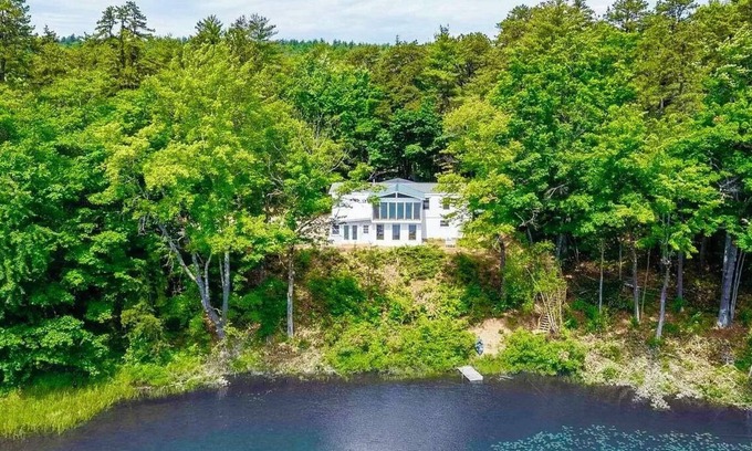 Conway House | Waterfront! HotTub-Kayak-On Snowmobile Trail-Massage chair-Sauna-On Hiking Trail