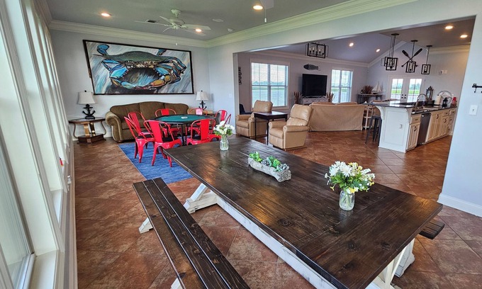 Lake Charles House | WATERFRONT Lake House w/King Beds, close to Casinos