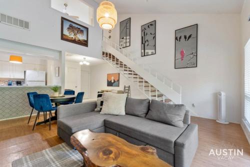 Riverside Apartment | Waterfront Loft w Park View with Pool and Dock Access