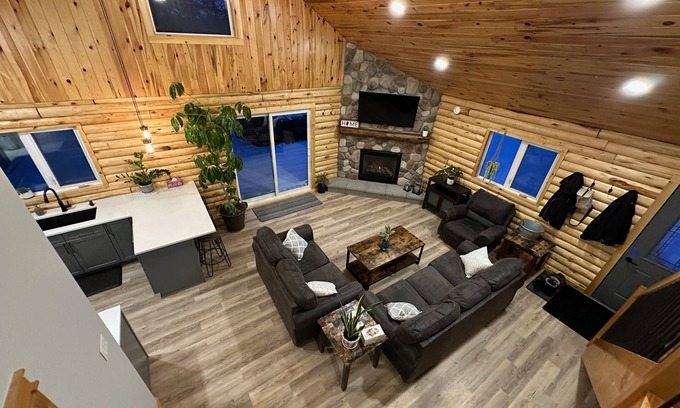 St. Andrews House | Waterfront Log Home with Beach and Hot Tub. Pet Friendly!