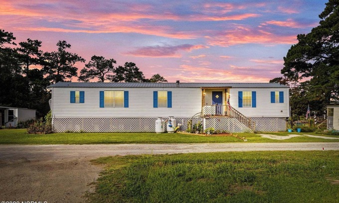 Merritt House | Waterfront mobile home with AC in quite Merritt NC!