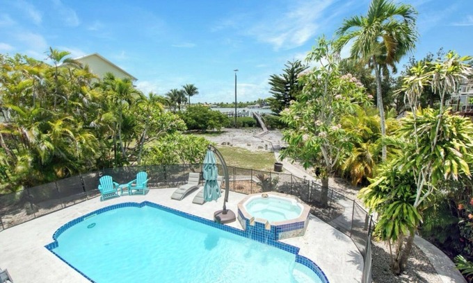 Isles of Capri House | Waterfront Paradise with Private Dock & Pool - Naples/Marco Island Summer/Snow