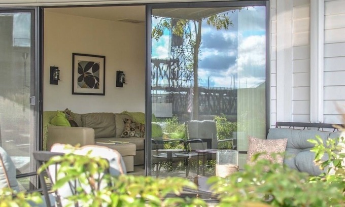 Old Town Chinatown Condo | Waterfront Pearl - Beautiful decor, perfect views!