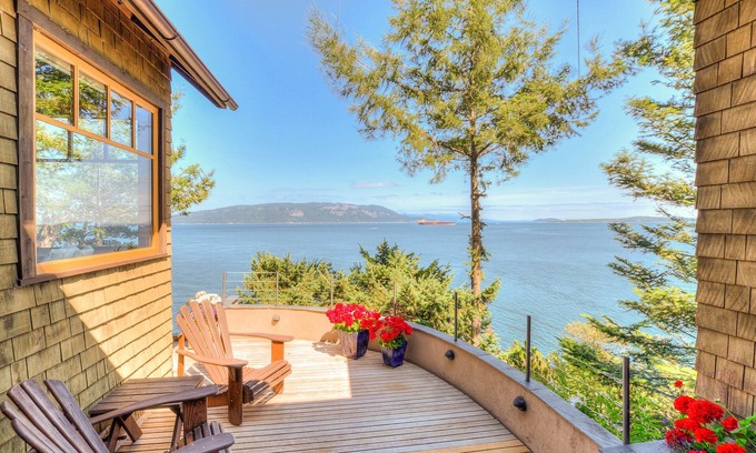 Olga House | Waterfront *Spectacular Million Dollar Views* Seacliff Cottage