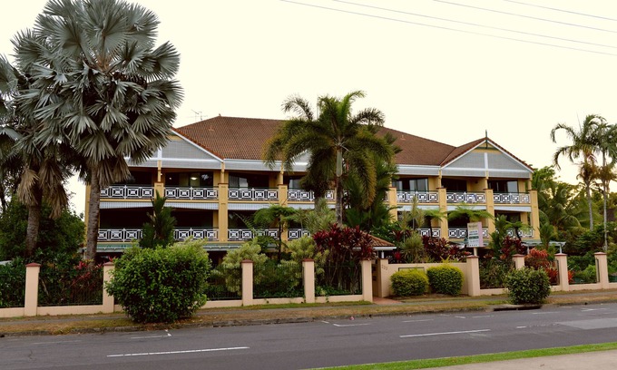 Cairns North Apartment | Waterfront Terraces