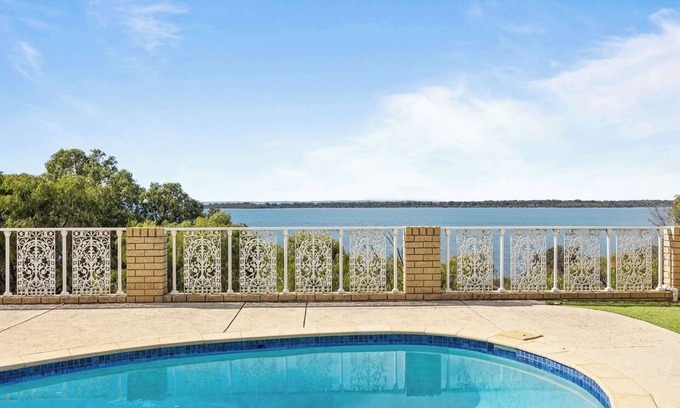 Dawesville House | Waterfront Wonder in Dawesville