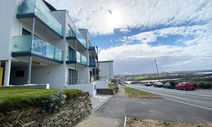 Newquay Apartment | Watergate View 2 is a 2 bed brand new coastal apartment in Porth
