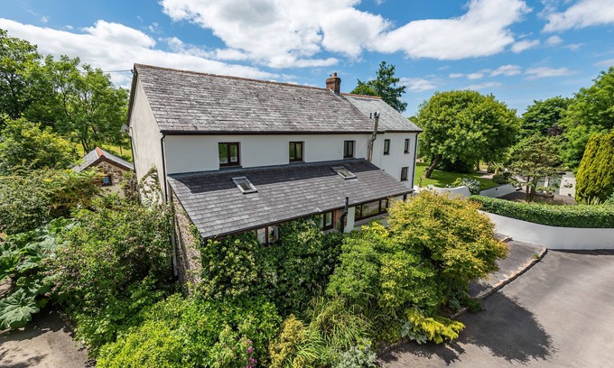 Holsworthy Cottage | WATERLAND FARMHOUSE, pet friendly, with open fire in Bradworthy