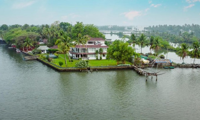 Kumbalam House | Waters Edge Kochi - a VKation Experience