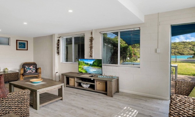 Wooli House | Waters Edge, TOP NOTCH