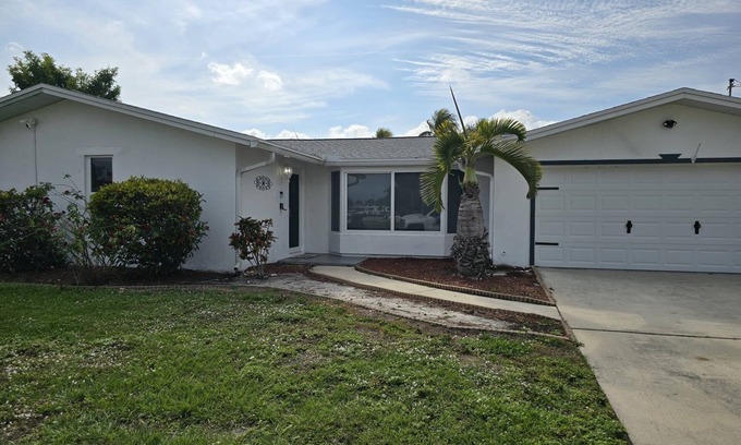 Lochmoor Waterway Estates House | Waterside 4 Bedroom home with pool