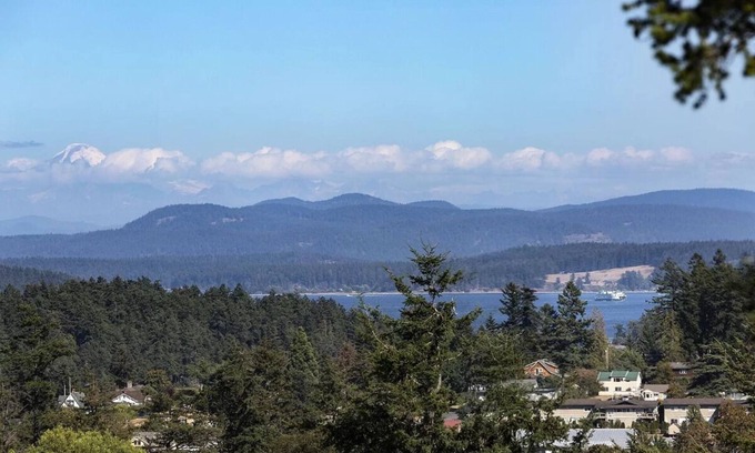 Friday Harbor House | Waterview 3 Bedroom home in town, walk to town amenities, airport & hospital.