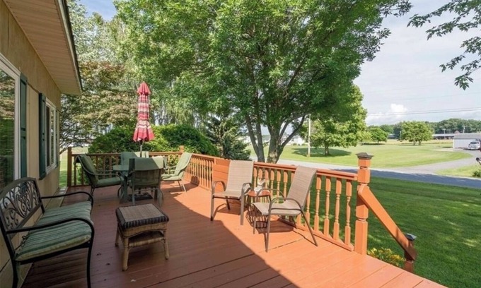 Cape Vincent Cottage | Waterview Charming 3 Bedroom Cottage in cool Cape Vincent. Huge yard.
