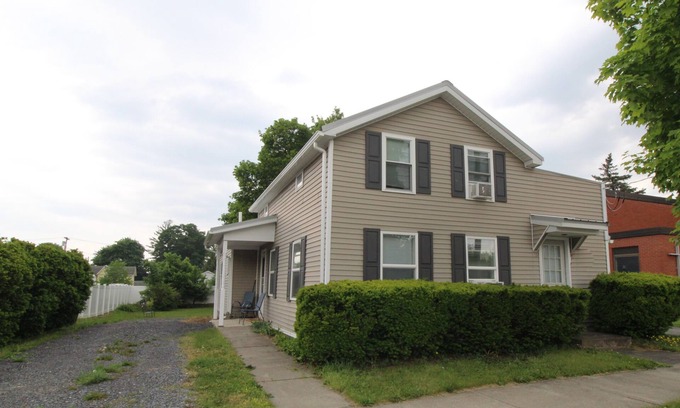 Watkins Glen House | Watkins Glen State Park is just a few steps away! nWelcome to Parkview House.