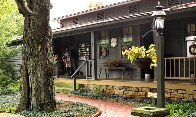 McClellandtown Bed & Breakfast | Watson Estate BnB & Deer Creek Winery