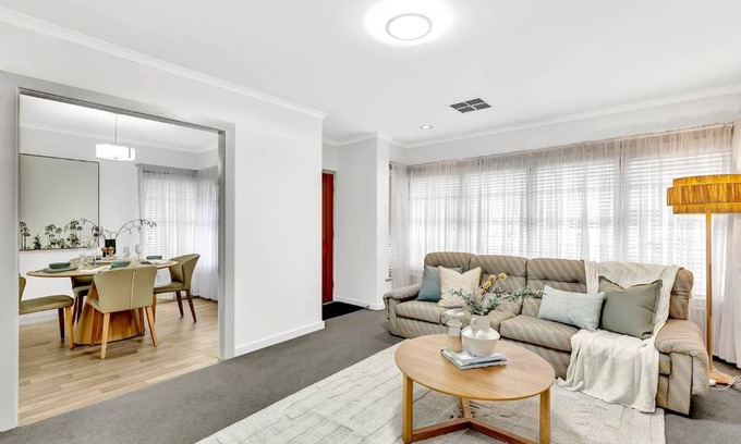 Glenelg North House | Waves and Walks - Close to Beach and Local Boutiques