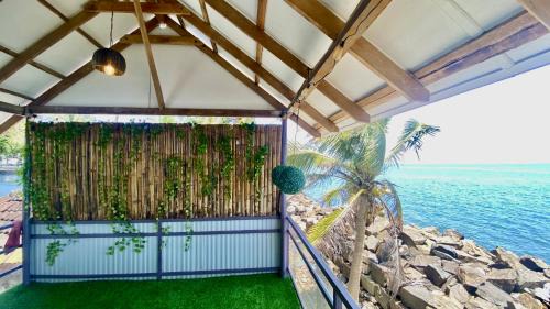 Kochi House | Waves Seafront home