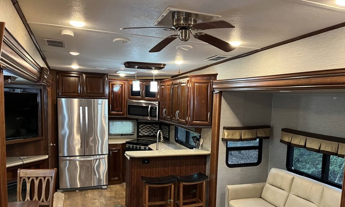 Lee County House | Way, way off the grid in a Lux RV 25 minutes from Austin
