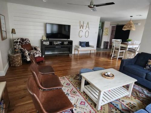 Brookview House | WAyCOol House, 3.4 miles to Magnolia or Baylor U!