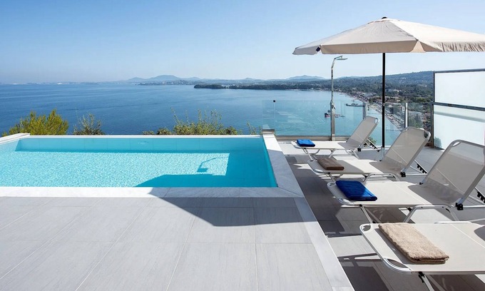 Pirgi Villa | We are Nikos and Litsa, passionate about travelling.