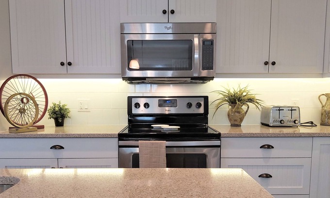 Okanagan-Similkameen House | *We're exempt from BC short term rental regulations! Right next to the pools