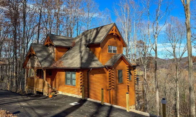 Wears Valley Cabin | Wears Beary Grateful Retreat - Brand New 2BR Real Log Cabin in Wears Valley!