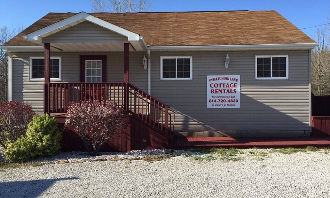 Pymatuning Central Cottage | Weekly Cottage rental At Pymatuning Lake! Next to Yorkies Ice Cream!
